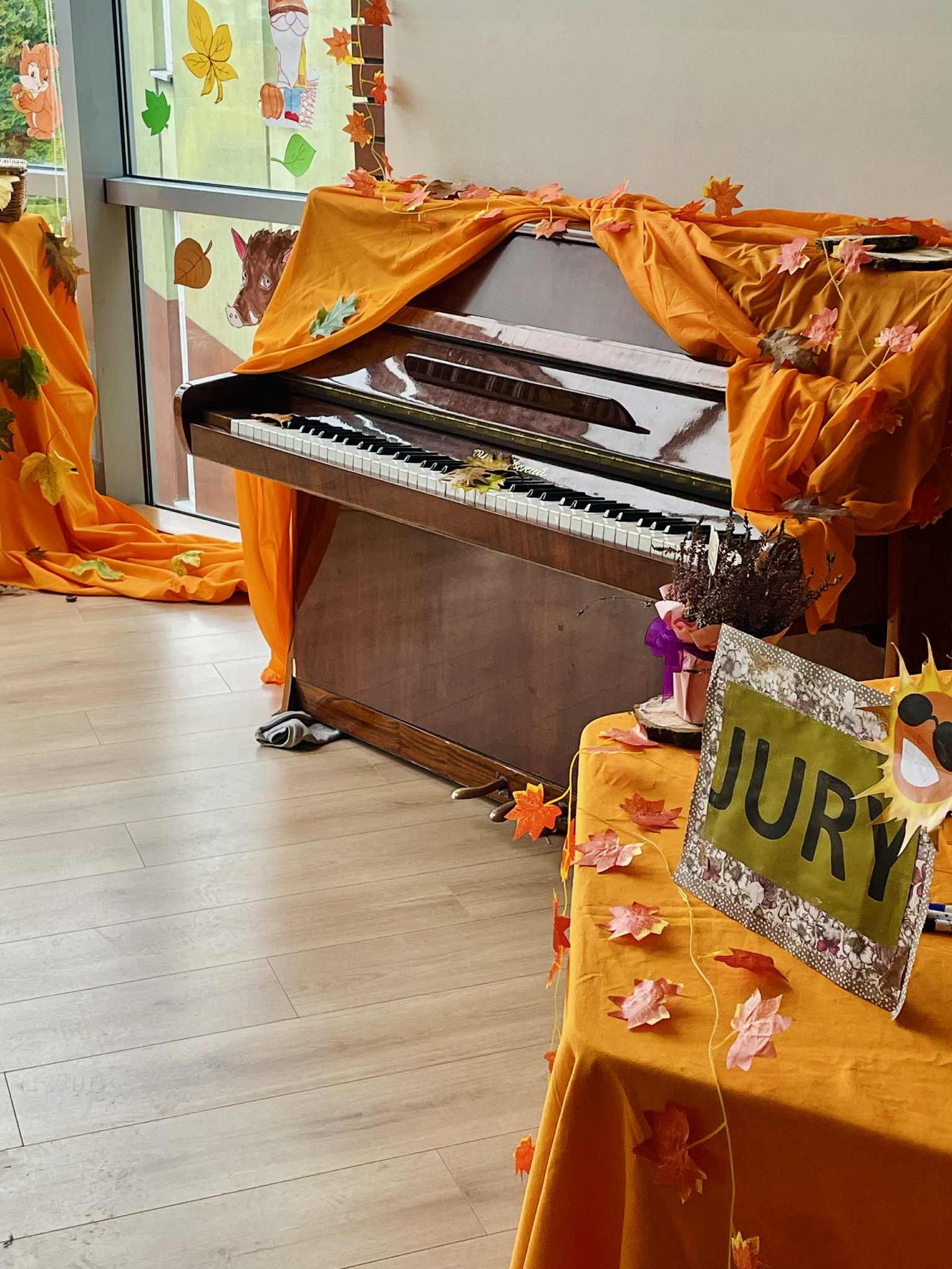 W naszej szkole 23.10.2025 odbył się konkurs recytatorski „Przyszła jesień”, w którym uczniowie zaprezentowali piękne wiersze o tematyce jesiennej. Młodzi recytatorzy zachwycili publiczność interpretacją, dykcją i wrażliwością na słowo. Po wysłuchaniu wszystkich występów jury wyłoniło zwycięzców: I miejsce: Hanna Morańska i Maja Kasprzak II miejsce: Aleksander Zaprutko i Marcelina Błasiak III miejsce: Natalia Manuszak, Michalina […]